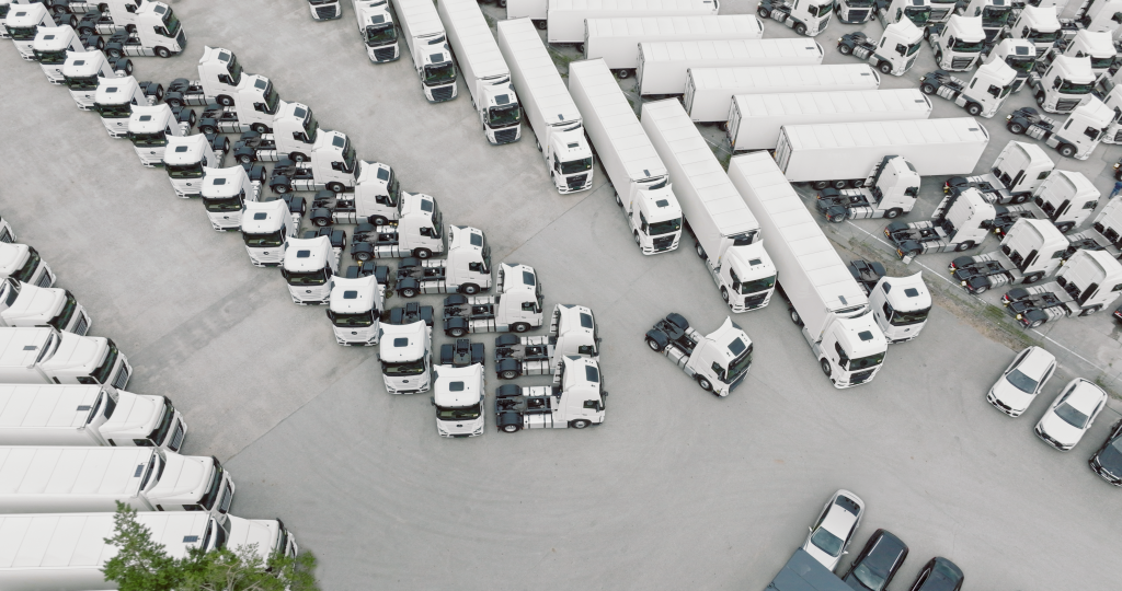 What to Know When Expanding a Truck Fleet: Purchase, Operation, and Resale